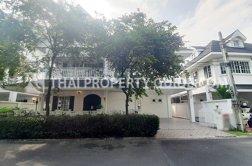 House with Shared Pool for rent in Sukhumvit